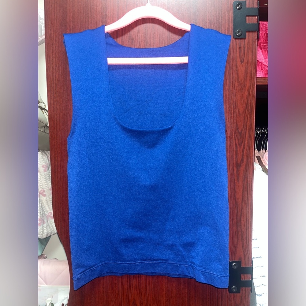 blue tank top